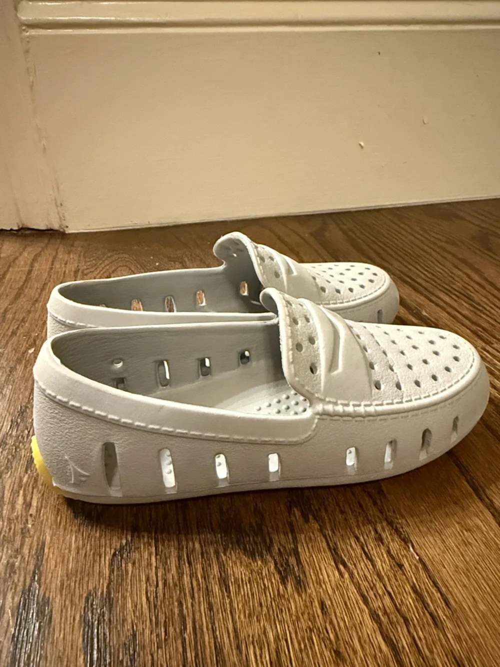 Floafers Light Gray and Yellow Bottom Size 8 toddler